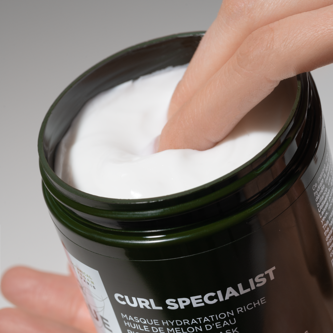 Comment hydrater les cheveux crépus?